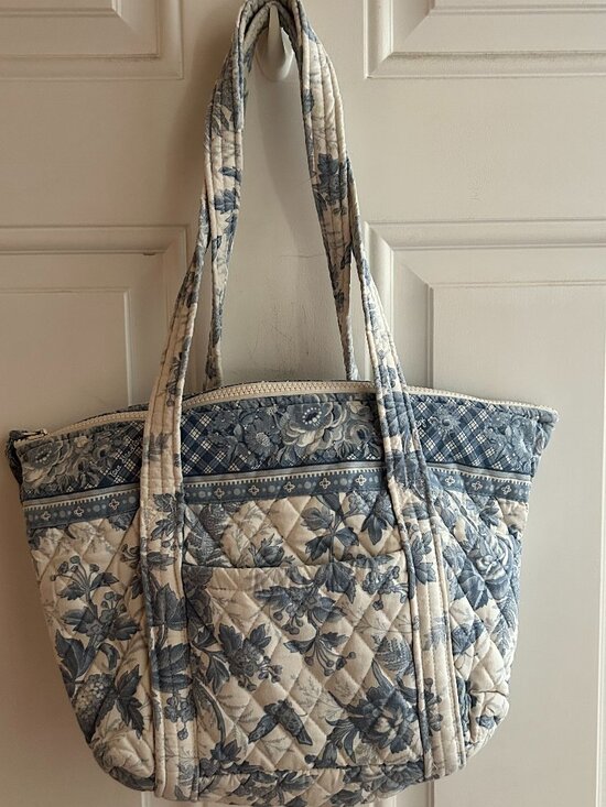 Vera Bradley Handbags - Vintage Vera Bradley Blue Toile Paddy Bag